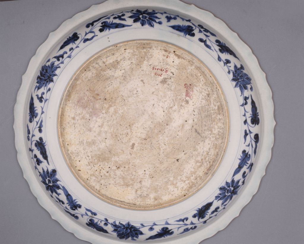 图片[3]-Jingdezhen kiln blue and white mandarin duck lotus flower (“full of pond”) patterned mouth plate-China Archive